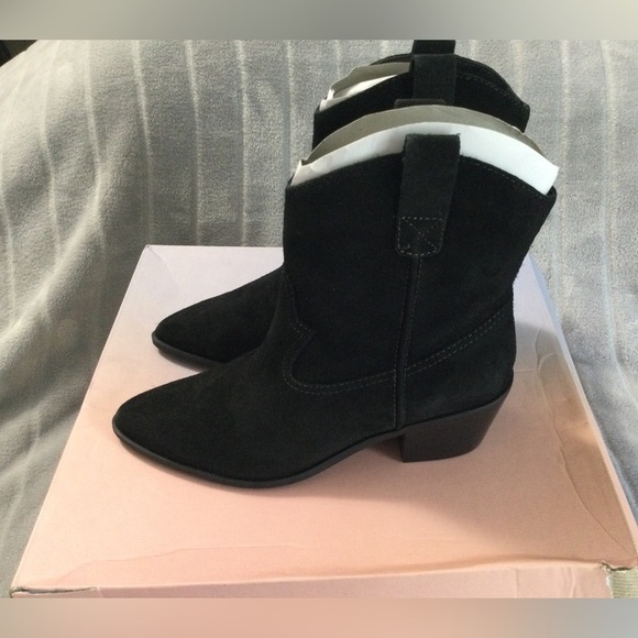 Lisa Vicky Shoes - Lisa Vicky Sway Point Toe Healed Bootie Size 7M